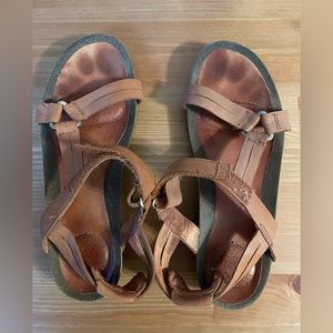 Teva Women's W Ysidro Universal Sandal, Cognac, 8 M